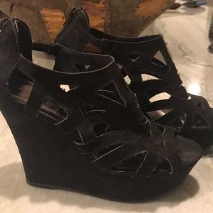 Black Wedges